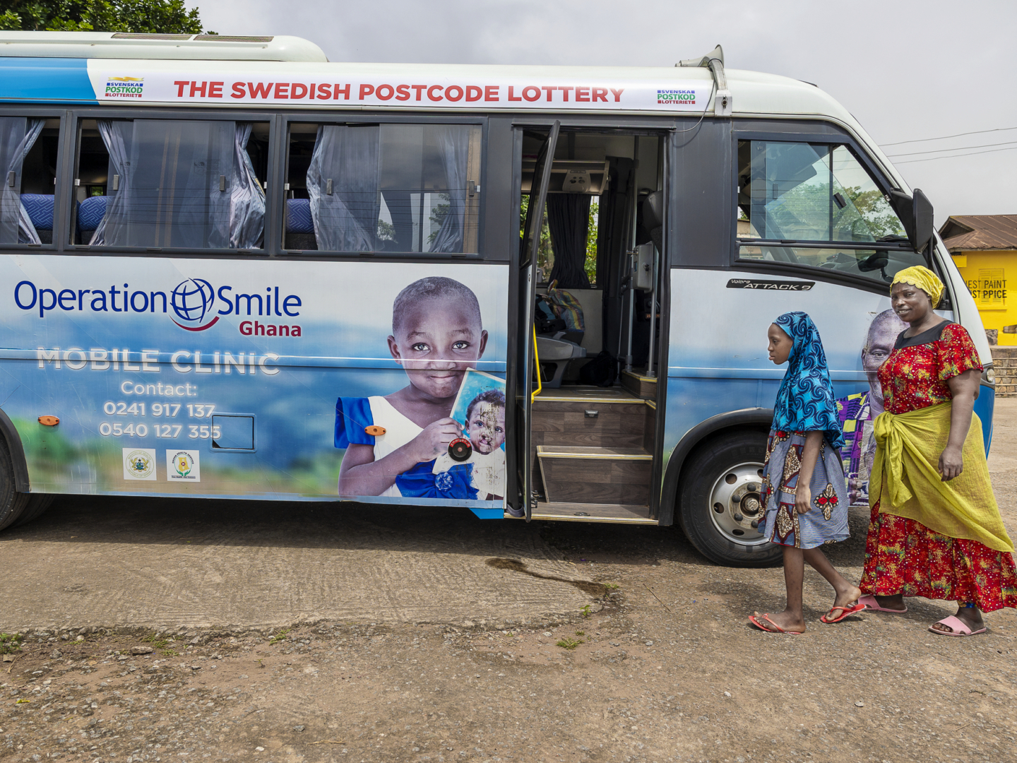 Ramata and her mother walk towards the bus.