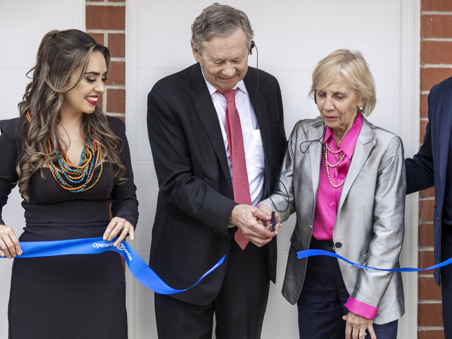 During the inauguration ceremony, the Bill and Kathy Magee Comprehensive Care Center in Guatemala City was officially opened. From left to right: Operation Smile Guatemala Executive Director Beatriz Vidal, Operation Smile Co-Founder and CEO Dr. Bill Magee, Operation Smile Co-Founder and President Kathy Magee, and Operation Smile Guatemala Chairman Estuardo Trujillo.