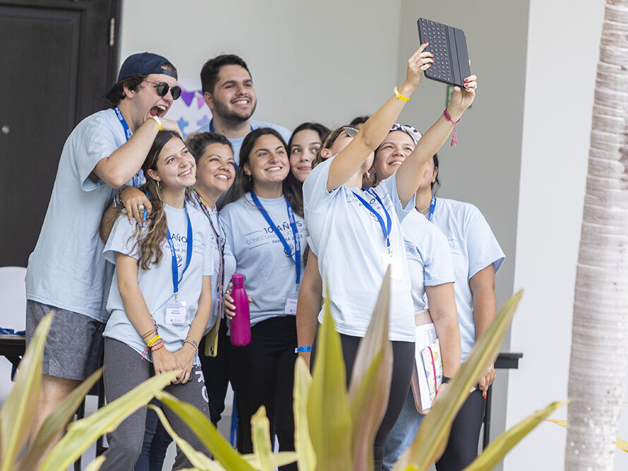 Operation Smile student volunteers smile for a group selfie during Latinoamérica en Acción in Panama.