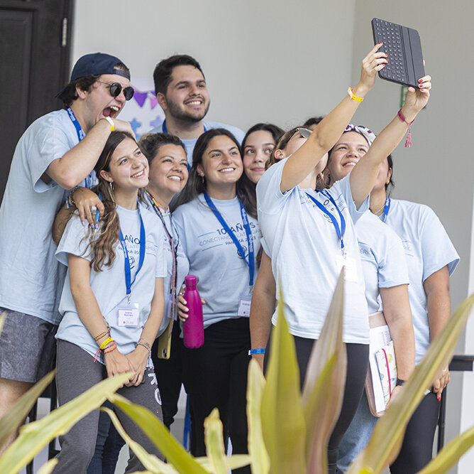 Operation Smile student volunteers smile for a group selfie during Latinoamérica en Acción in Panama.