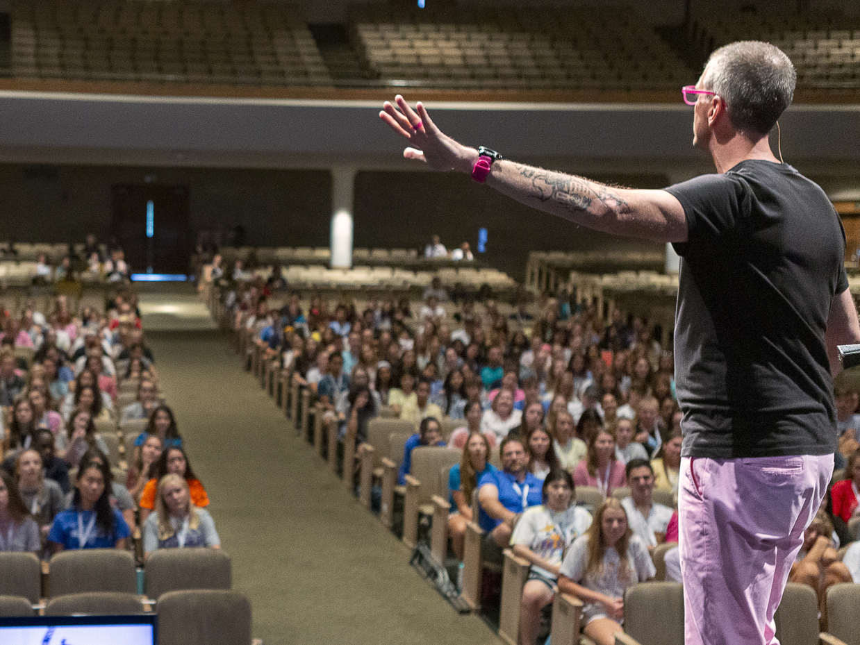 David Rendal talks to students during the 2019 International Student Leadership Conference.