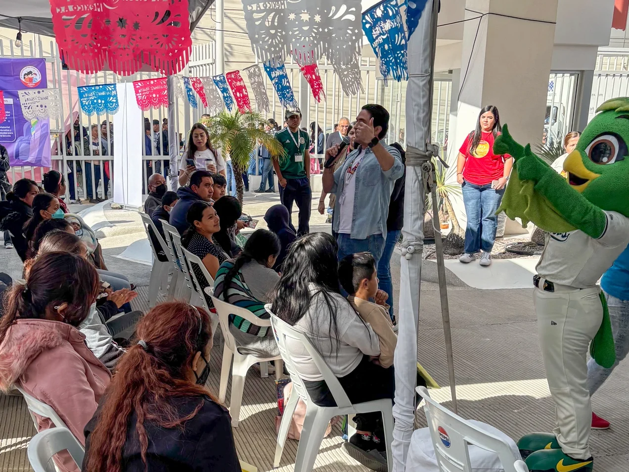 The crowd during a surgical program in Mexico